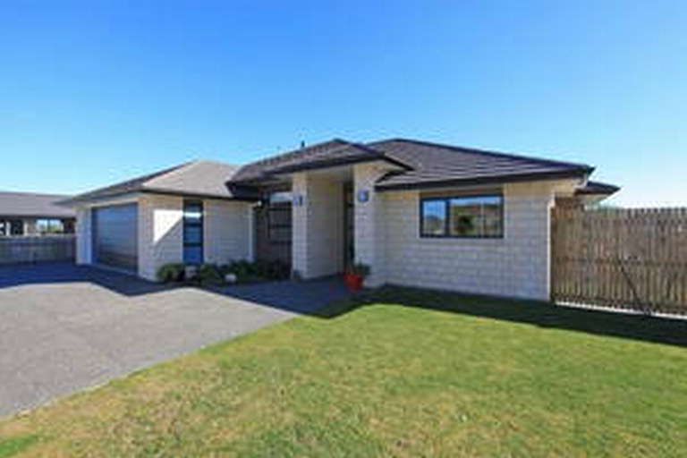 Photo of property in 3 Te Nehu Drive, Paraparaumu, 5032