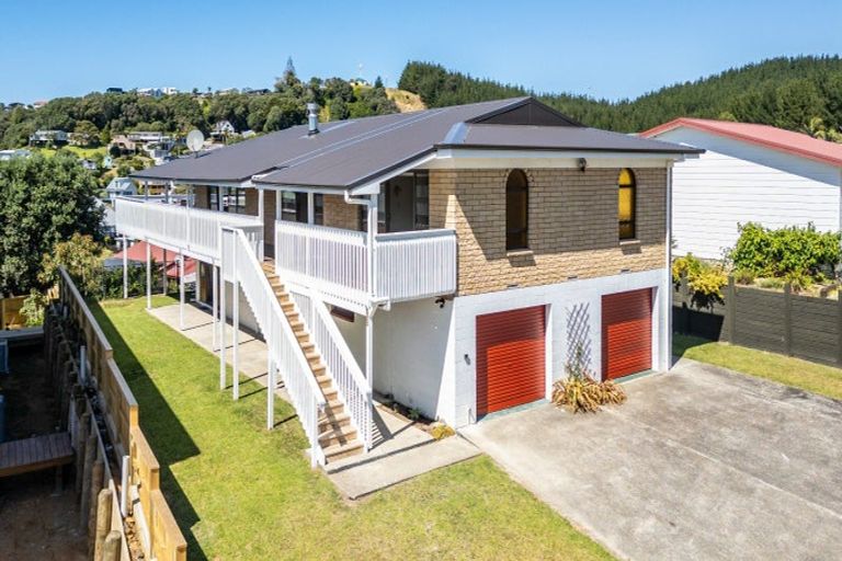 Photo of property in 107 Titiro Place, Onemana, Whangamata, 3691