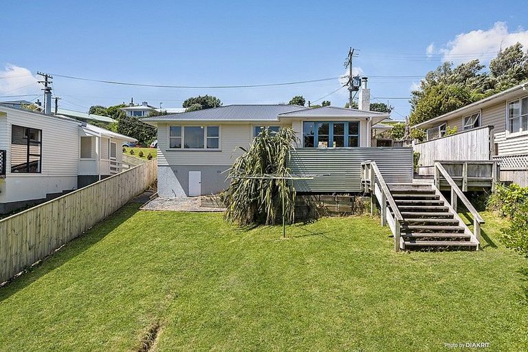 Photo of property in 19 Lynda Avenue, Paparangi, Wellington, 6037