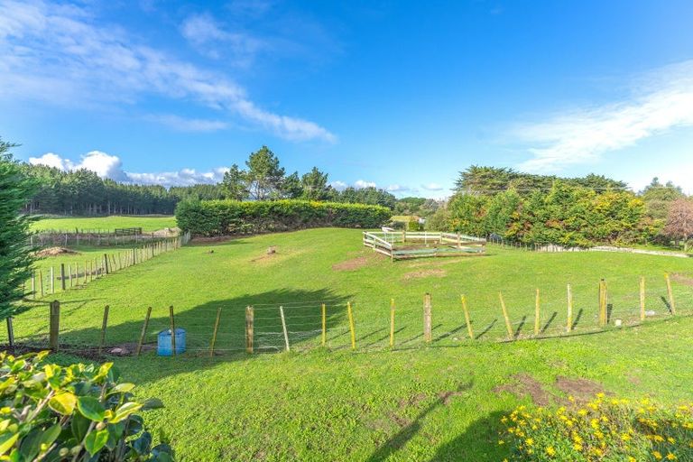 Photo of property in 593 Waikawa Beach Road, Waikawa Beach, Levin, 5573