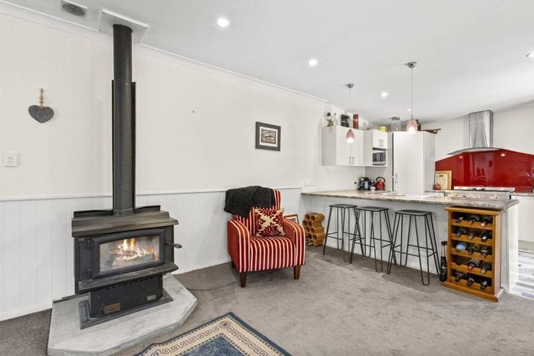 Photo of property in 48 Devon Street, Picton, 7220