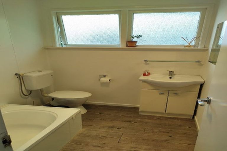 Photo of property in 2/14 Ozich Avenue, Te Atatu South, Auckland, 0610