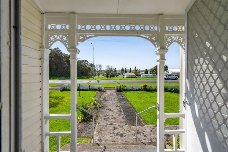 Photo of property in 35 Cracroft Street, Waitara, 4320