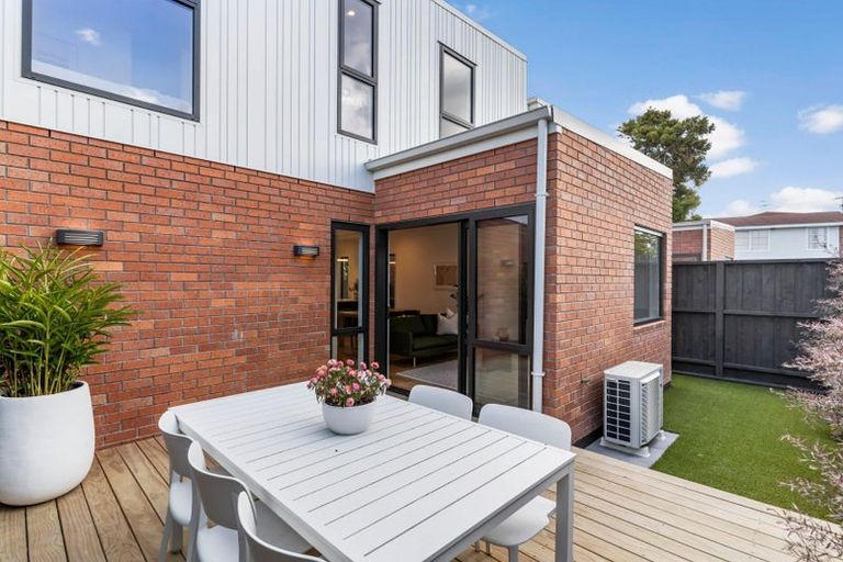 Photo of property in 99c Hillcrest Avenue, Hillcrest, Auckland, 0627