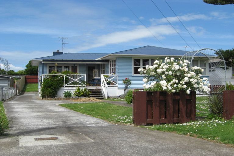 Photo of property in 6 Tarata Crescent, Mangere Bridge, Auckland, 2022