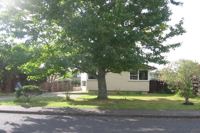 Photo of property in 3 Normanton Street, Glenfield, Auckland, 0629