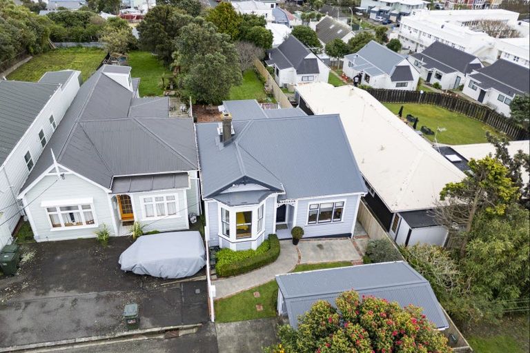 Photo of property in 2 Chatham Street, Berhampore, Wellington, 6023