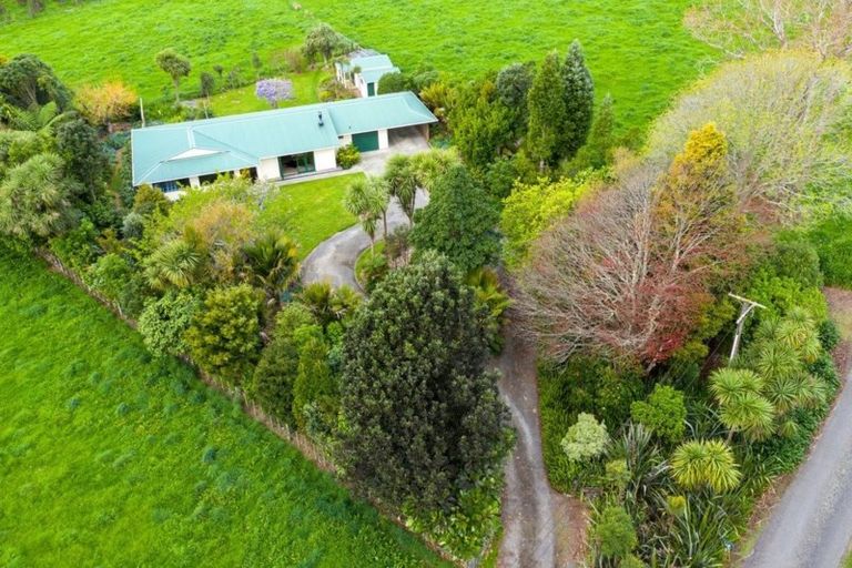 Photo of property in 33 Mokena Kohere Street, Manakau, Levin, 5573