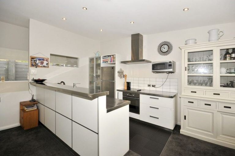 Photo of property in 21 Kopiko Way, Brooklyn, Wellington, 6021