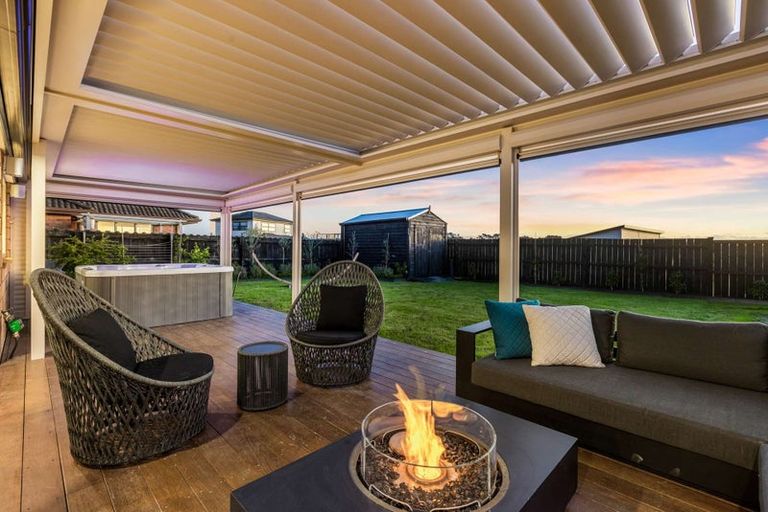 Photo of property in 40 Anchorite Way, Red Beach, 0932