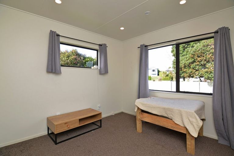 Photo of property in 10 Ross Grove, Paraparaumu, 5032