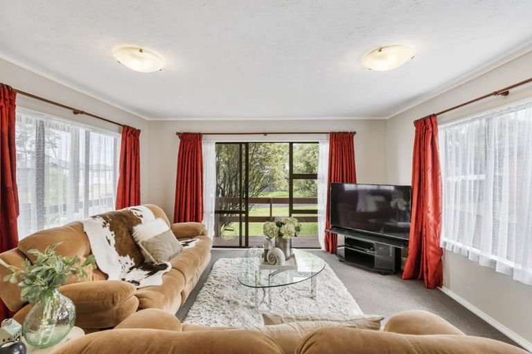 Photo of property in 8 Coubray Place, Botany Downs, Auckland, 2010