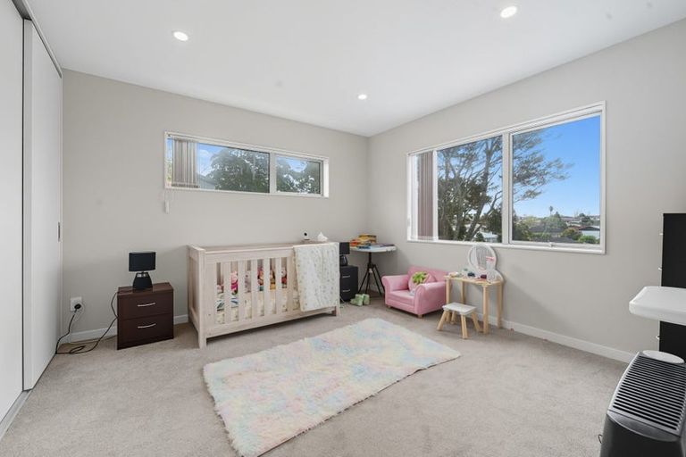 Photo of property in 32b Tirimoana Road, Te Atatu South, Auckland, 0602