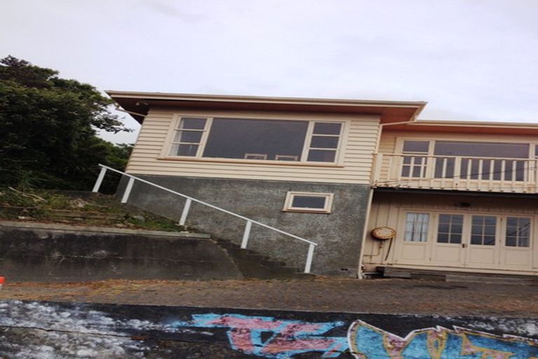 Photo of property in 37 Milne Terrace, Island Bay, Wellington, 6023