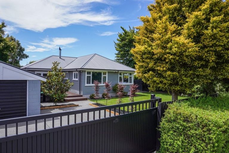 Photo of property in 98 Hamilton Avenue, Ilam, Christchurch, 8041