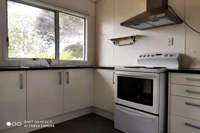 Photo of property in 2/15 Trojan Crescent, New Lynn, Auckland, 0600
