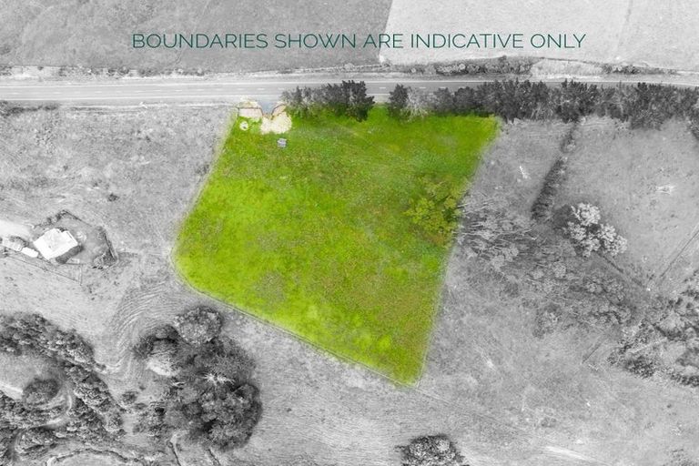 Photo of property in 3060 Kaipara Coast Highway, Glorit, 0984