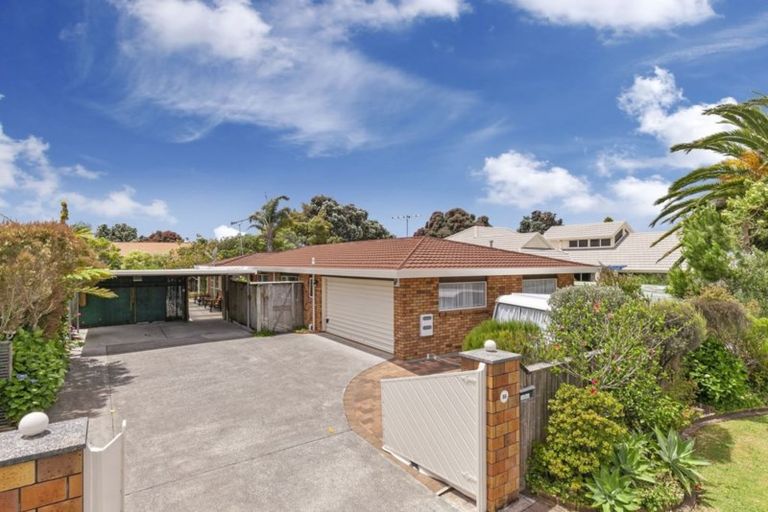 Photo of property in 33 Settlers Grove, Orewa, 0931