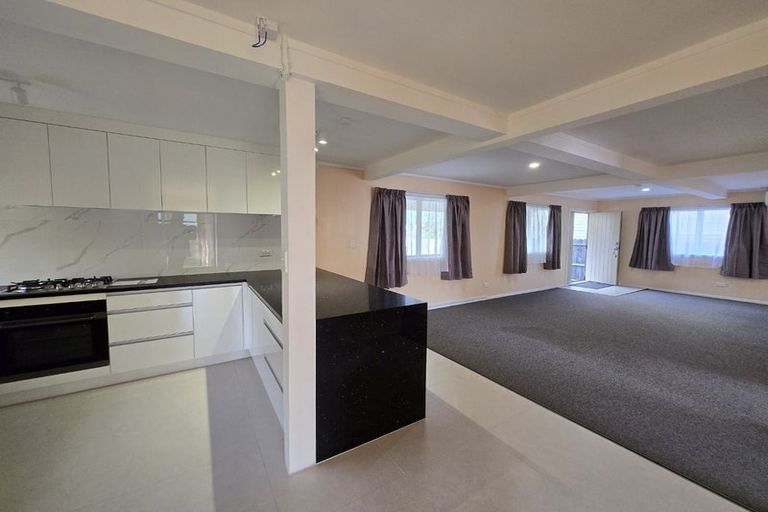 Photo of property in 241 Great North Road, Henderson, Auckland, 0612