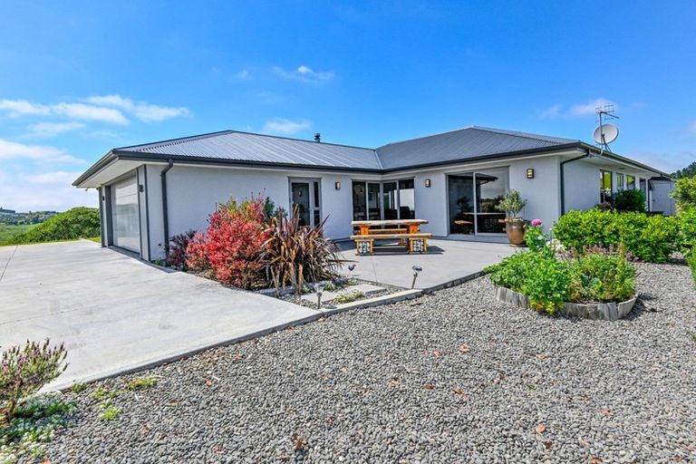 Photo of property in 254 Puketapu Road, Taradale, Napier, 4183