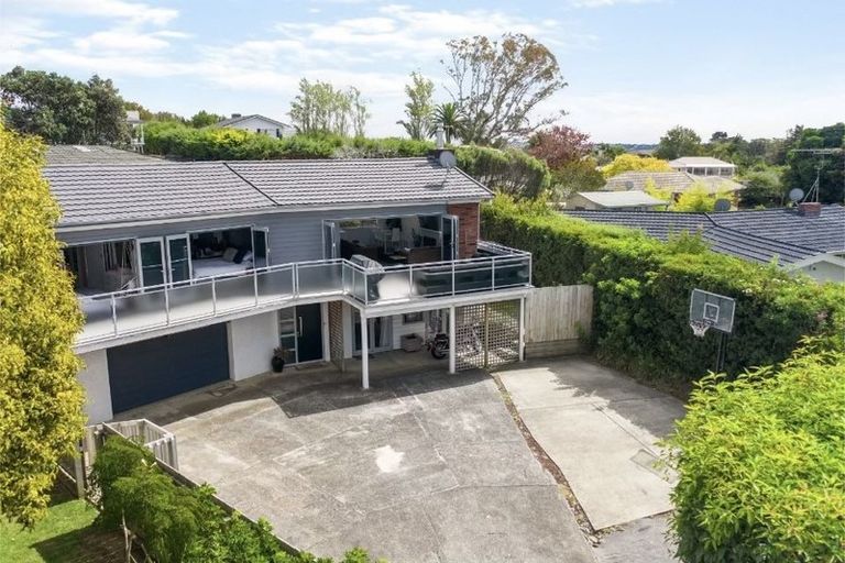 Photo of property in 2 Glenmore Road, Sunnyhills, Auckland, 2010