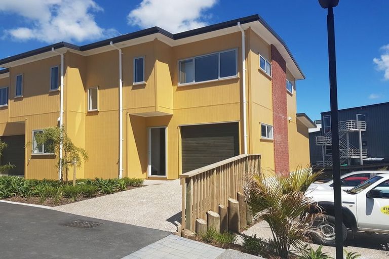 Photo of property in 41/11 Ray Small Drive, Papakura, 2110