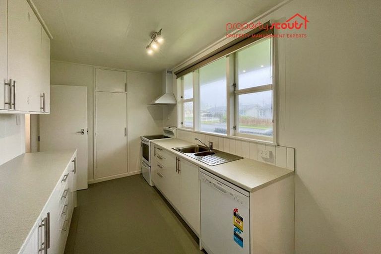 Photo of property in 6 Calgher Avenue, Waitara, 4320