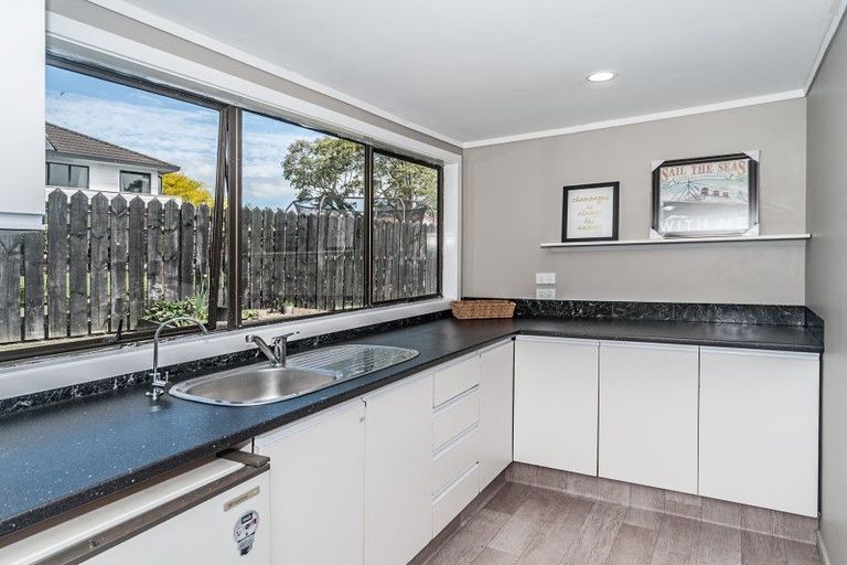 Photo of property in 10 Marendellas Drive, Bucklands Beach, Auckland, 2014