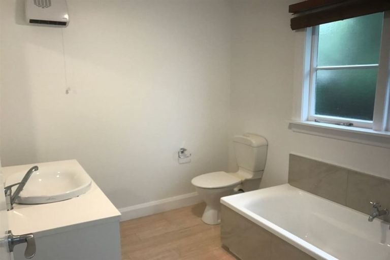 Photo of property in 60 Hamilton Avenue, Ilam, Christchurch, 8041