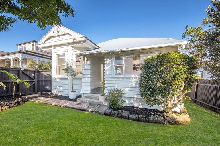 Photo of property in 5 Queens Avenue, Mount Eden, Auckland, 1024