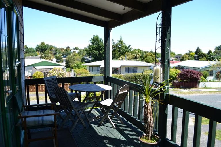 Photo of property in 2/122 Taupo View Road, Taupo, 3330