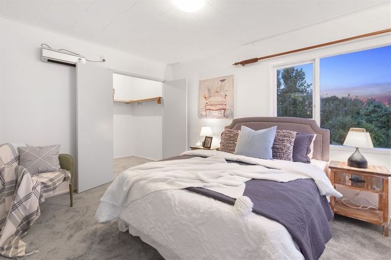 Photo of property in 40 Valley View Road, Glenfield, Auckland, 0629