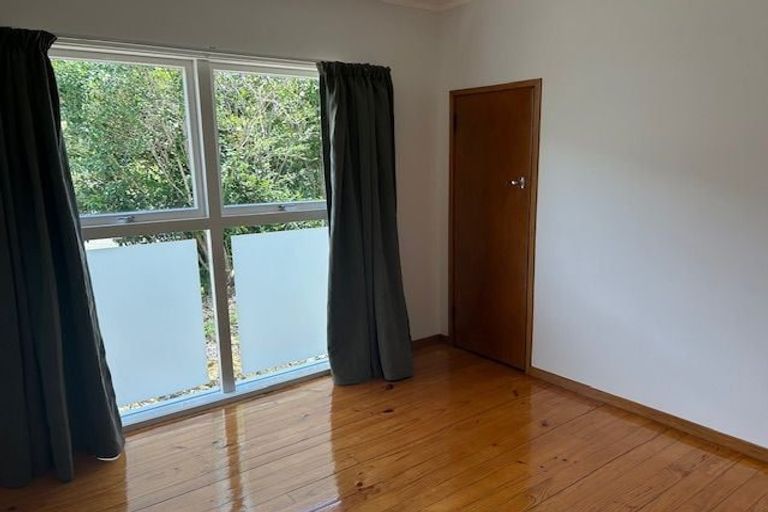 Photo of property in 2/70 Gladstone Road, Northcote, Auckland, 0627