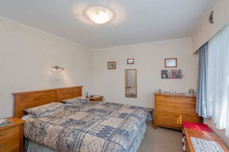 Photo of property in 6 Paretai Grove, Waikanae, 5036