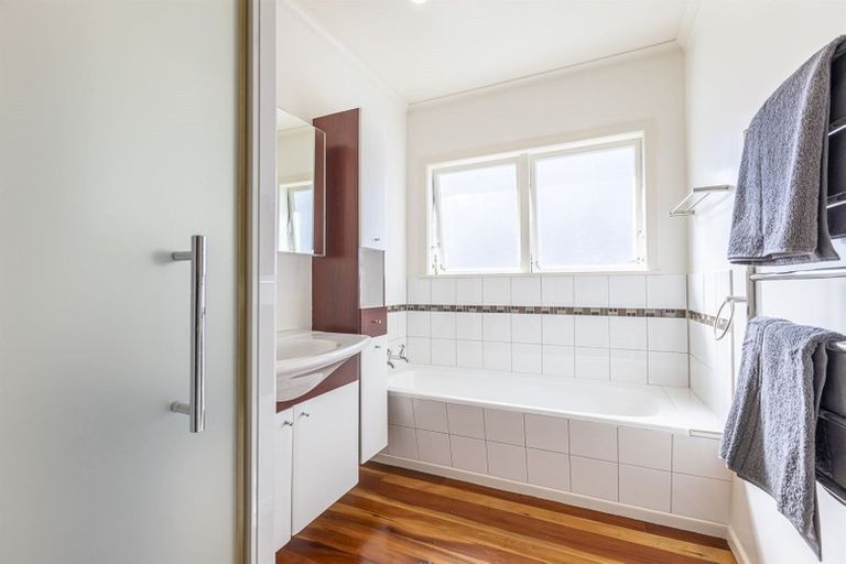 Photo of property in 10 Hartley Place, Awapuni, Palmerston North, 4412