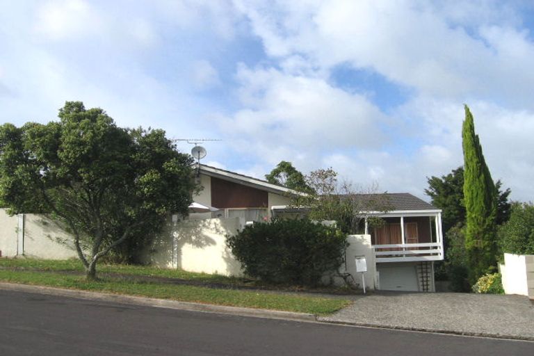 Photo of property in 4 Langstone Place, Chatswood, Auckland, 0626