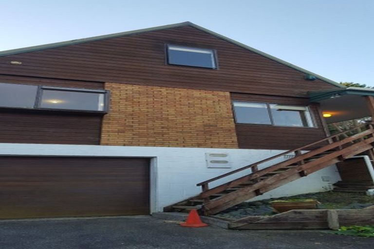 Photo of property in 2/14 Strabo Place, Windsor Park, Auckland, 0632