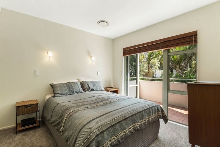 Photo of property in 23a Lake Road, Northcote, Auckland, 0627