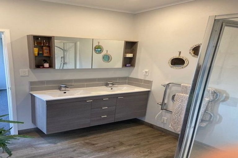 Photo of property in 84 Kaihau Road, Karioitahi, Waiuku, 2683