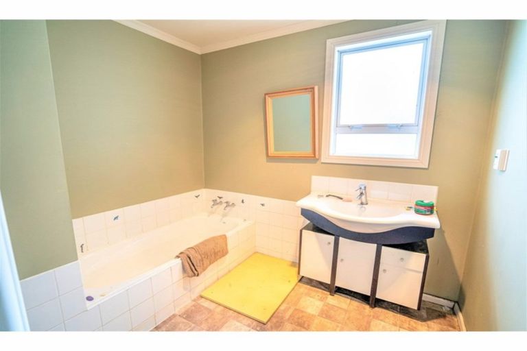 Photo of property in 37 Queen Street, Otautau, 9610