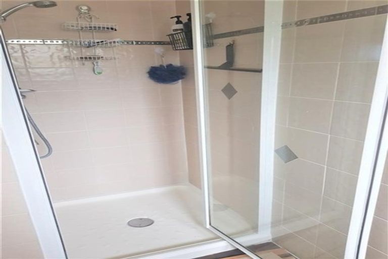 Photo of property in 3 Trotting Terrace, Fairview Heights, Auckland, 0632