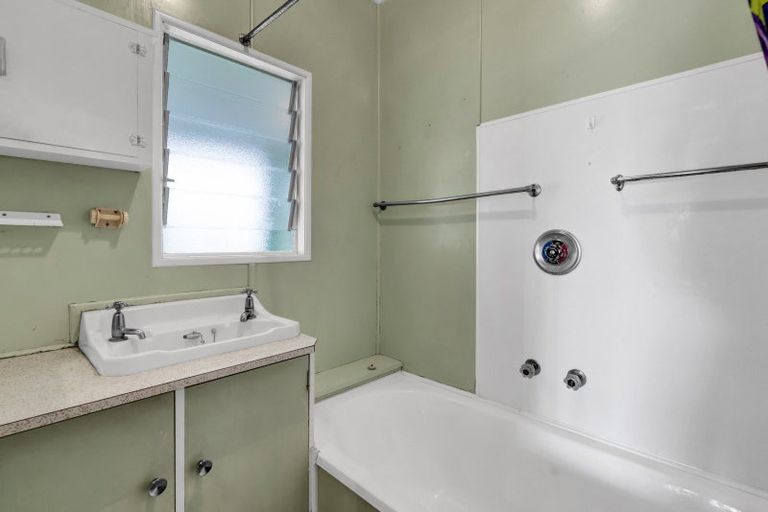 Photo of property in 35 Cracroft Street, Waitara, 4320