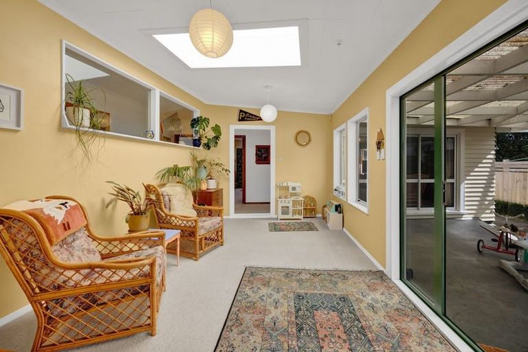 Photo of property in 39 Turakina Street, Merrilands, New Plymouth, 4312