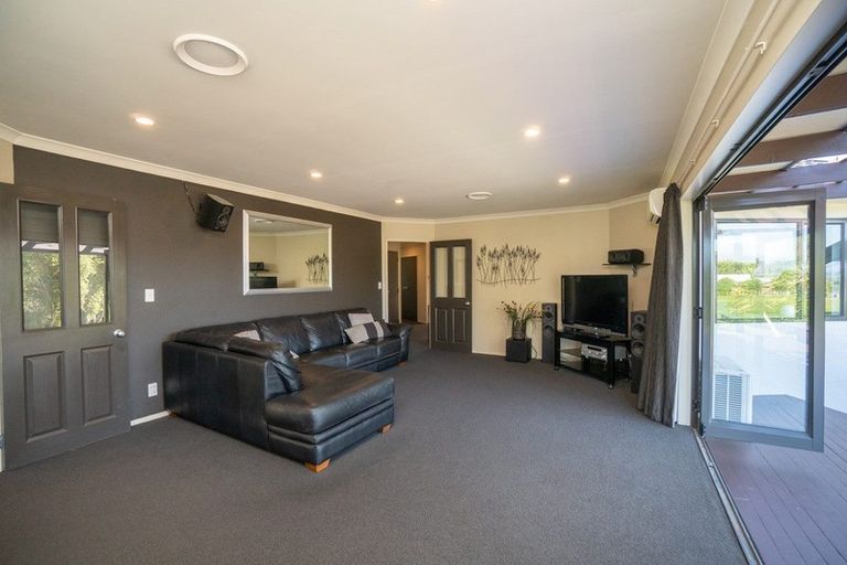Photo of property in 34 Schnell Drive, Kelvin Grove, Palmerston North, 4414