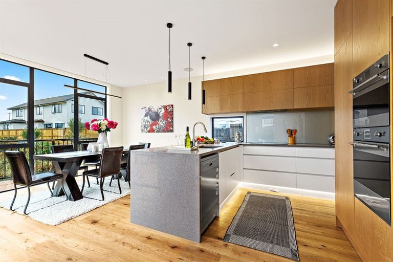 Photo of property in 39 Craigs Way, Hobsonville, Auckland, 0616