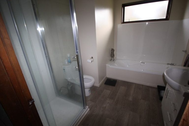 Photo of property in 6 Adams Place, Kelvin Grove, Palmerston North, 4414