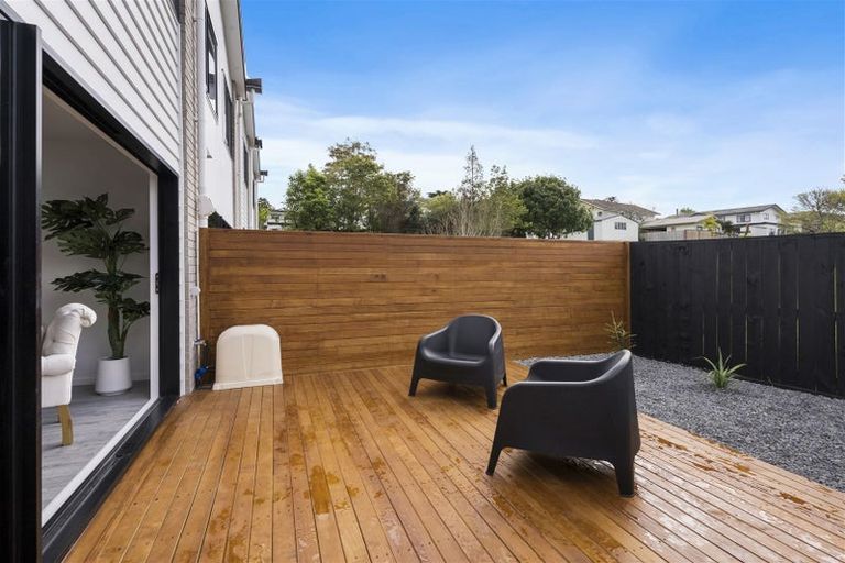 Photo of property in 10d Ballial Place, West Harbour, Auckland, 0618