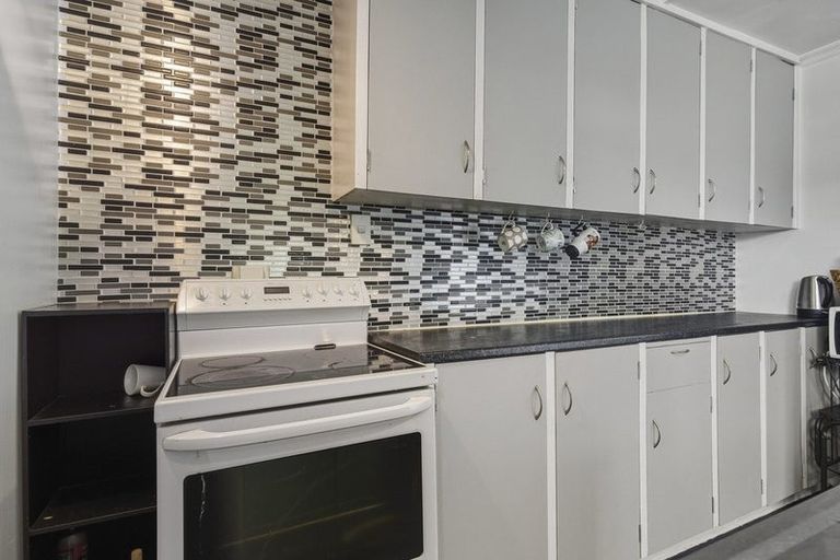 Photo of property in 8 Helensbrook Road, Milton, 9220