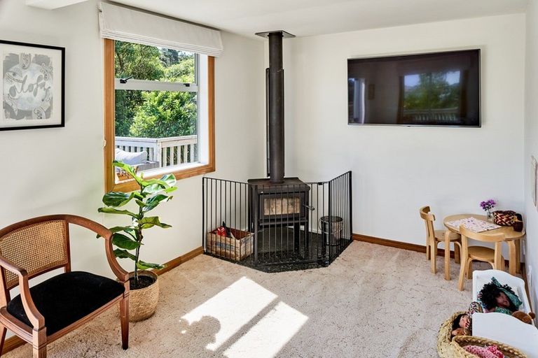 Photo of property in 105 Cluny Road, Plimmerton, Porirua, 5026