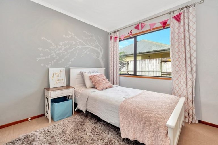 Photo of property in 19 Cranbrook Place, Rototuna North, Hamilton, 3210